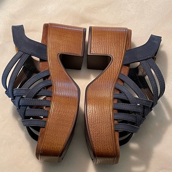 House of Harlow 1960 Platform Sandals. They go with everything! Like new! - Picture 2 of 10